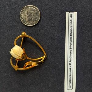 Dainty Vintage Hawaiian Pikake Flower Heart Goldtone Brooch Pin 11f 36